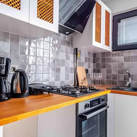 Modern And Central Flat Near Kadikoy Bull Statue
