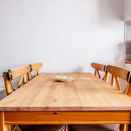 Modern And Central Flat Near Kadikoy Bull Statue