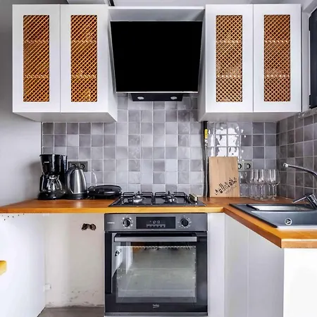 Modern And Central Flat Near Kadikoy Bull Statue Apartment *