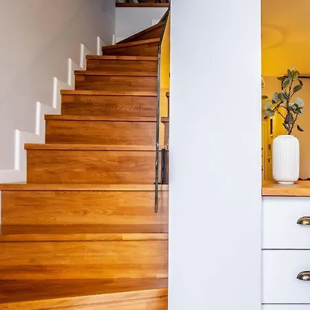 Modern And Central Flat Near Kadikoy Bull Statue Apartment