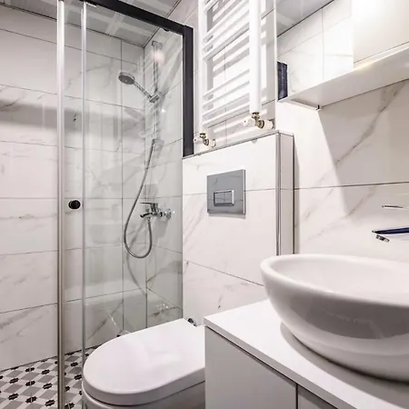 Modern And Central Flat Near Kadikoy Bull Statue